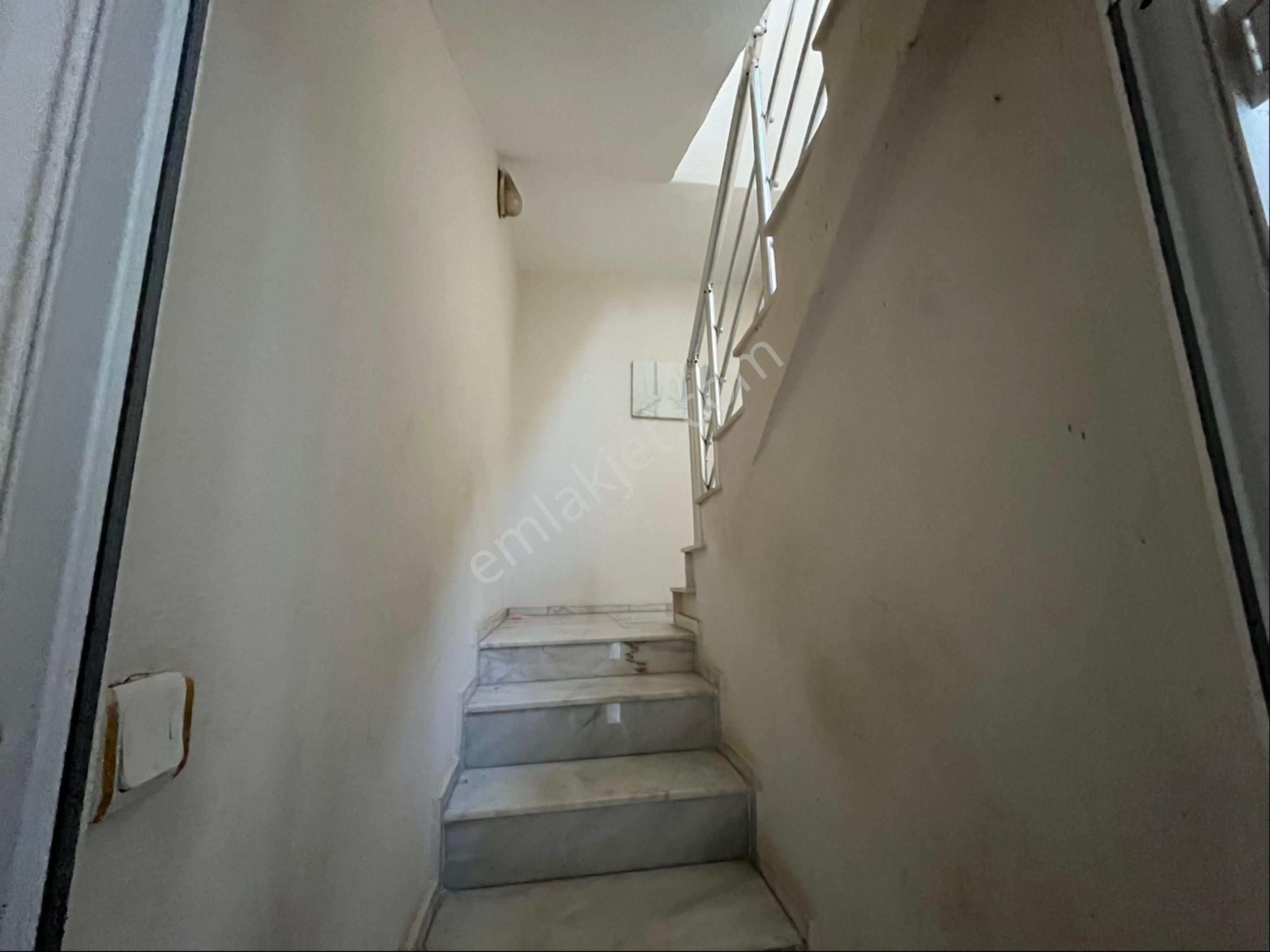 A Plus Gayrimenkulden 3 Katlı 6+2 Satılık Müstakil Ev - Görsel 14