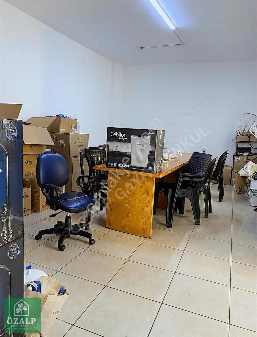 Özalp'ten Kuyuluğun Merkezinde Kiracılı Satılık Dükkan - Görsel 14
