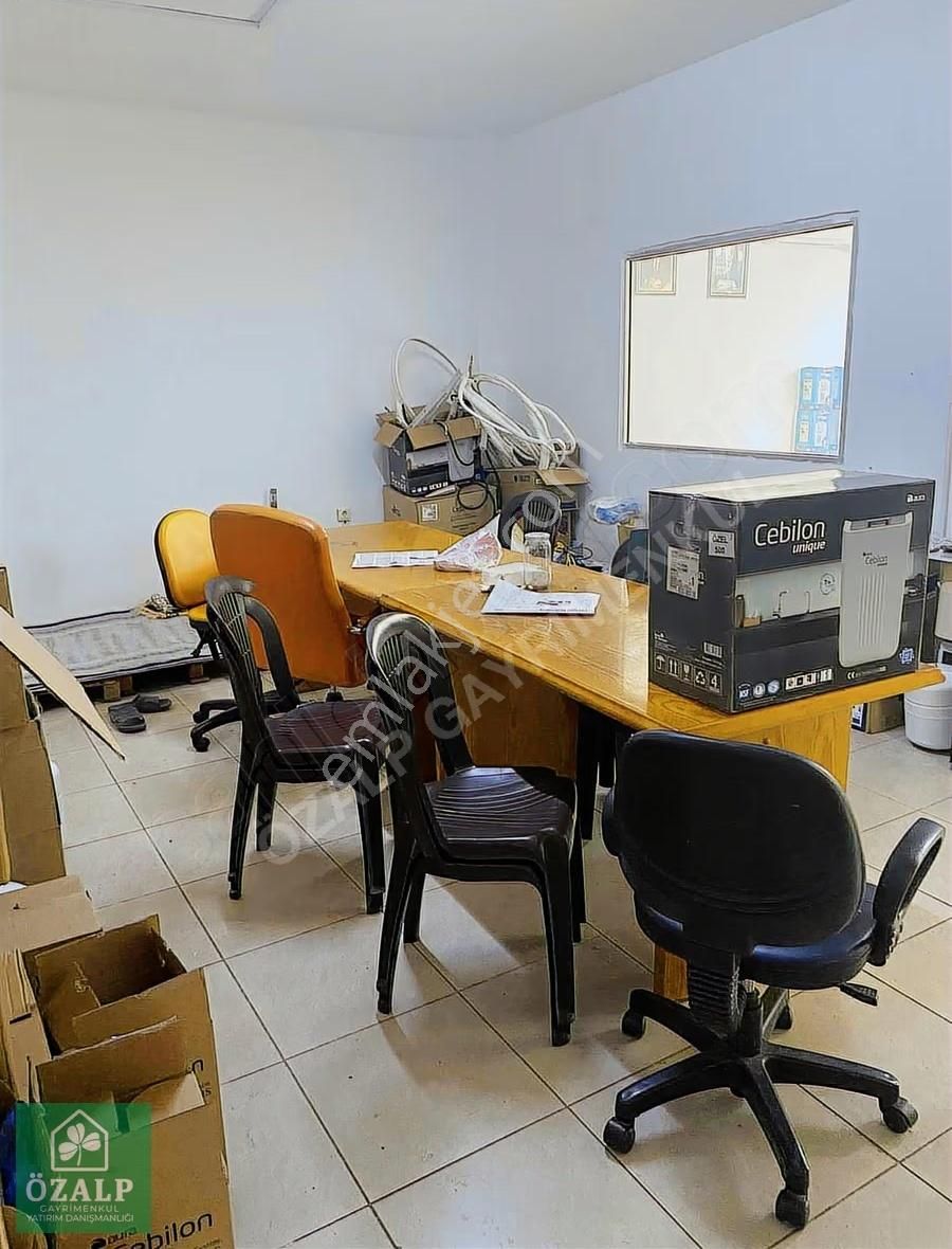 Özalp'ten Kuyuluğun Merkezinde Kiracılı Satılık Dükkan - Görsel 3