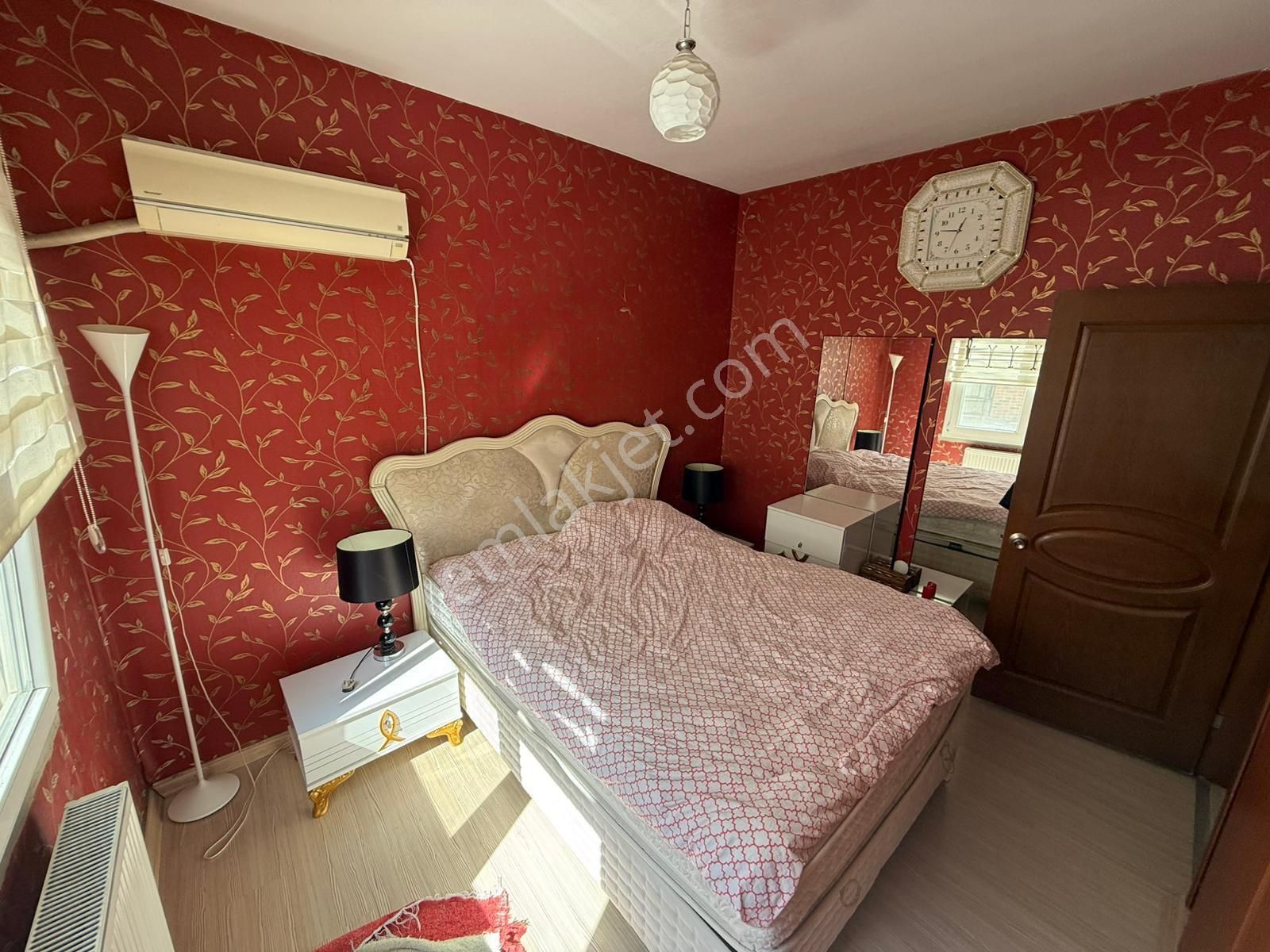 Mithatpaşa Cadde Yakını Arakat Köşe Eşyalı Daire - Görsel 10