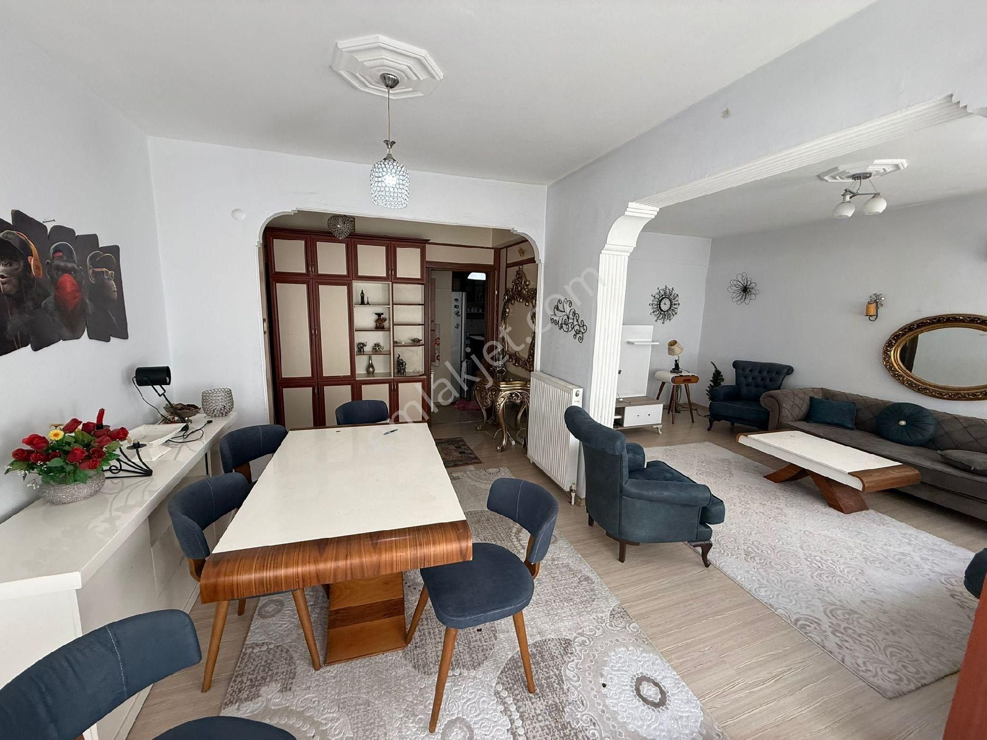 Mithatpaşa Cadde Yakını Arakat Köşe Eşyalı Daire - Görsel 25