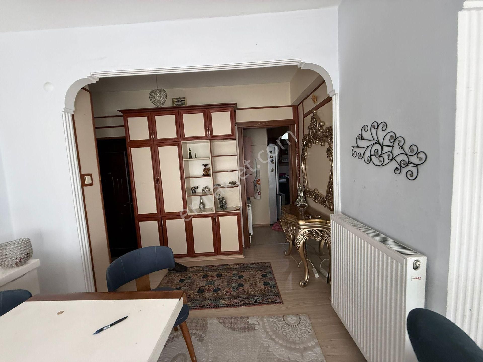 Mithatpaşa Cadde Yakını Arakat Köşe Eşyalı Daire - Görsel 31