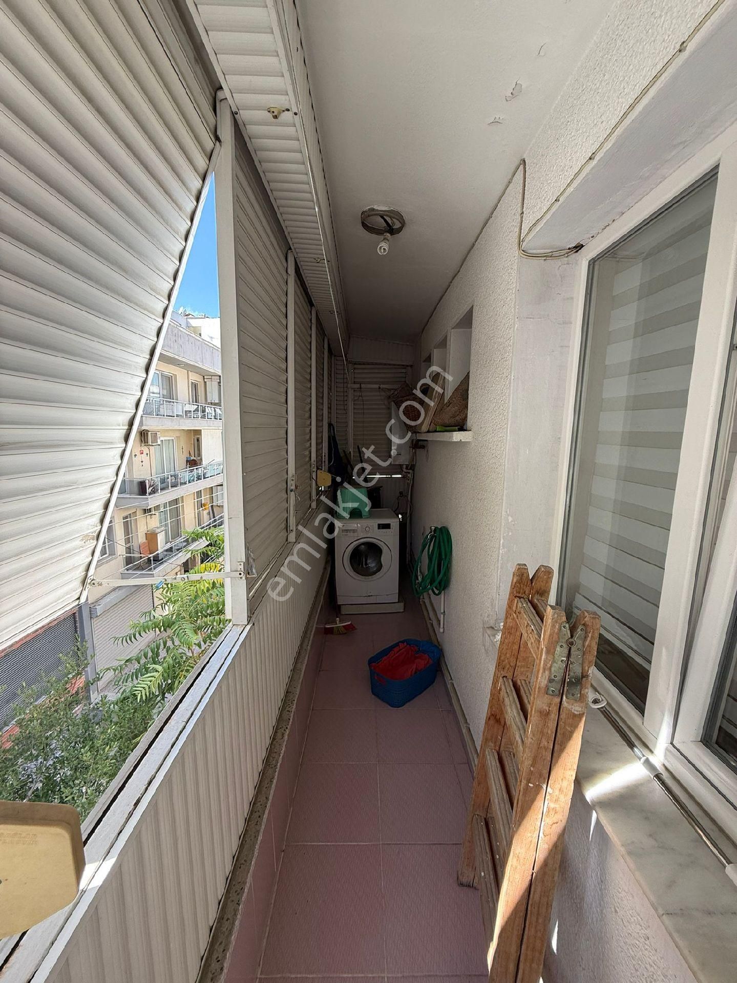 Mithatpaşa Cadde Yakını Arakat Köşe Eşyalı Daire - Görsel 17