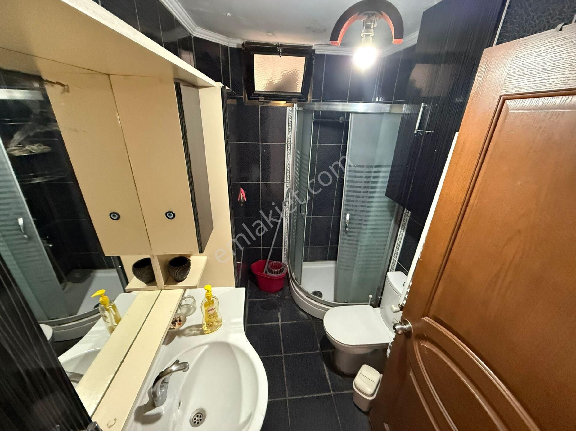 Mithatpaşa Cadde Yakını Arakat Köşe Eşyalı Daire - Görsel 18