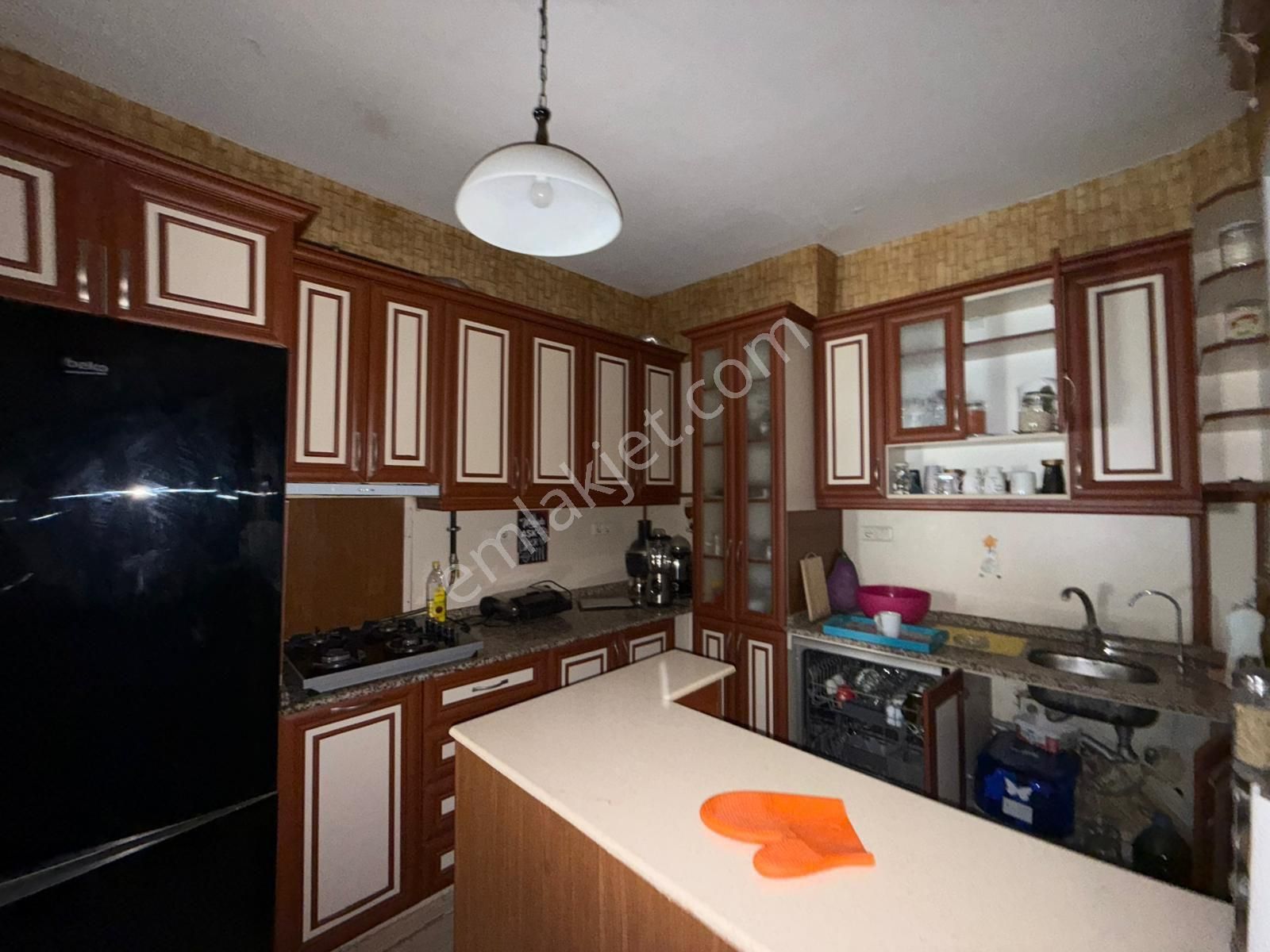 Mithatpaşa Cadde Yakını Arakat Köşe Eşyalı Daire - Görsel 2