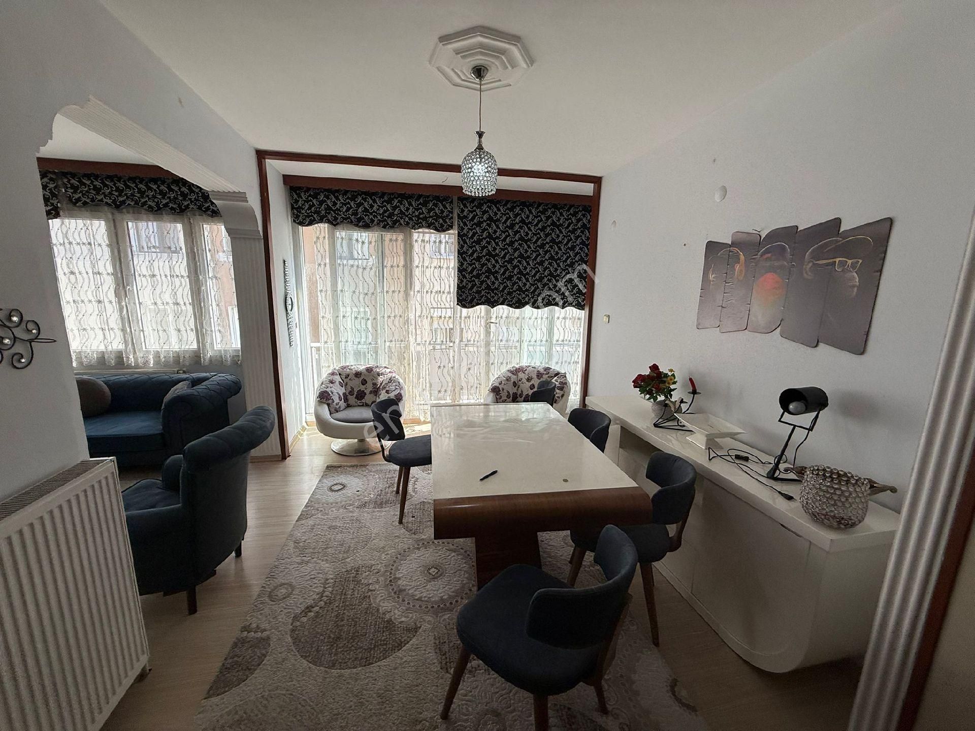 Mithatpaşa Cadde Yakını Arakat Köşe Eşyalı Daire - Görsel 24