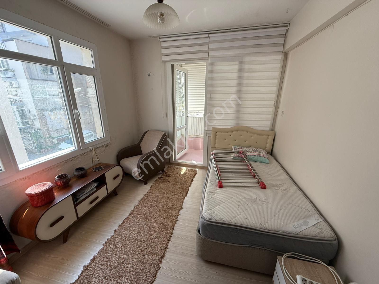 Mithatpaşa Cadde Yakını Arakat Köşe Eşyalı Daire - Görsel 15