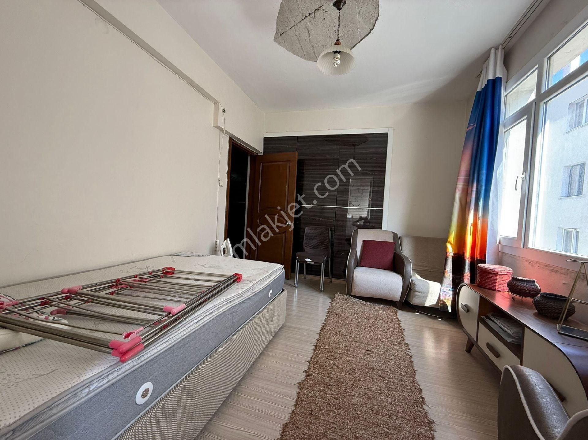 Mithatpaşa Cadde Yakını Arakat Köşe Eşyalı Daire - Görsel 19