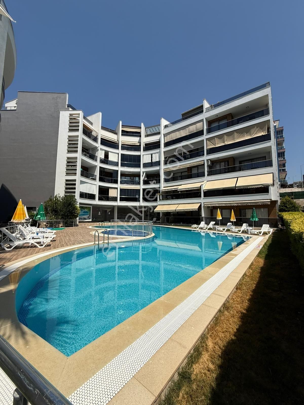 Kuşadası Ege Mahallesinde Muhteşem Residansta Arakat 3+1 130m2 - Görsel 31