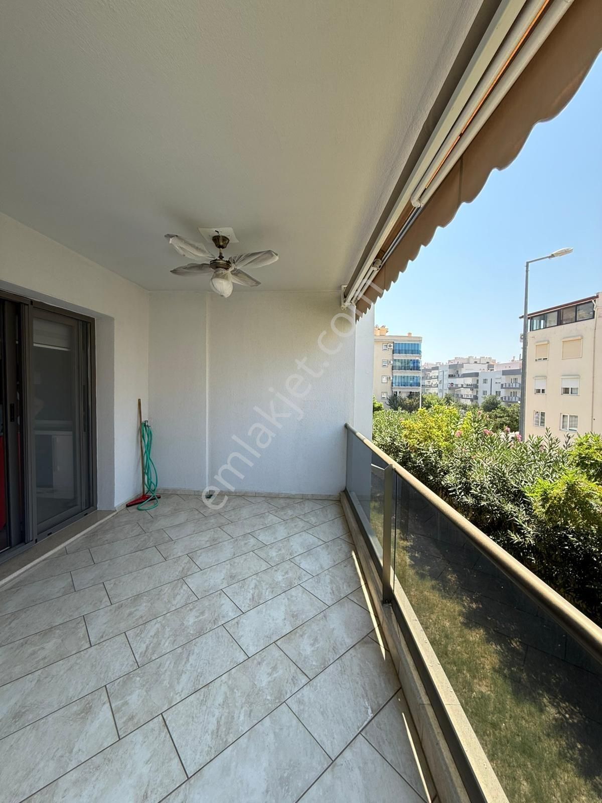 Kuşadası Ege Mahallesinde Muhteşem Residansta Arakat 3+1 130m2 - Görsel 18