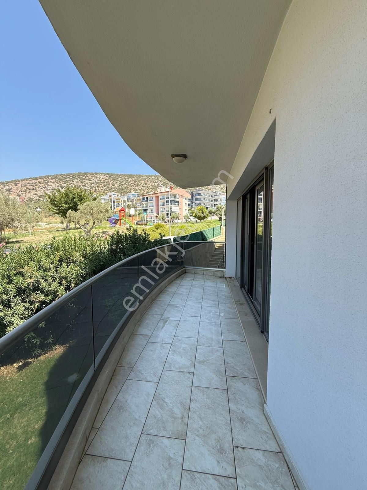 Kuşadası Ege Mahallesinde Muhteşem Residansta Arakat 3+1 130m2 - Görsel 15