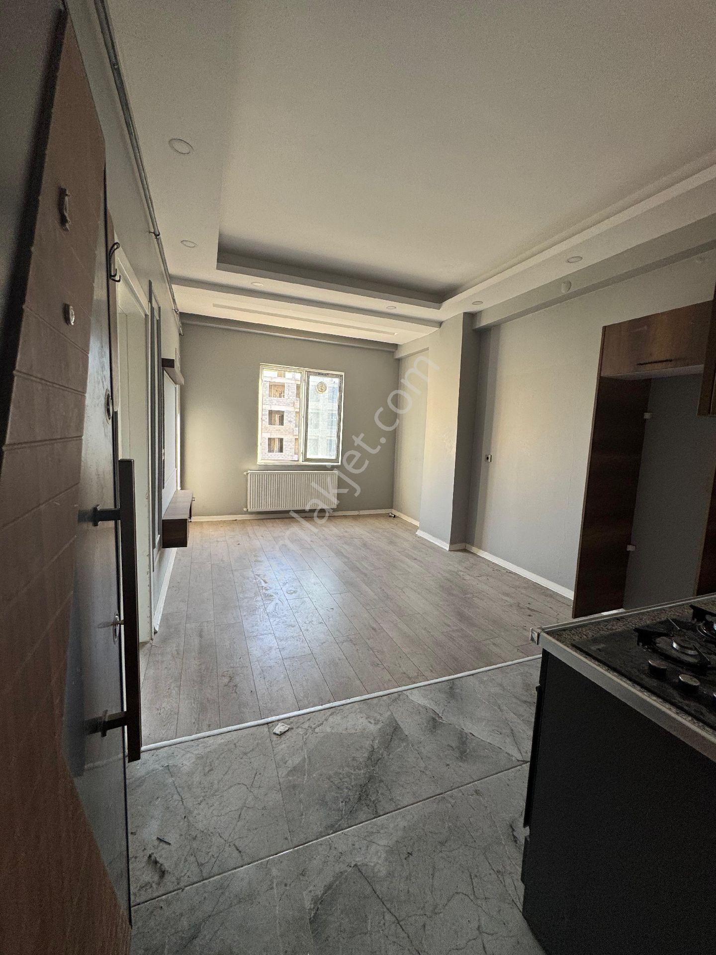 Doğu Emlak'tan Kiralık 1+1 Eşyasız Da