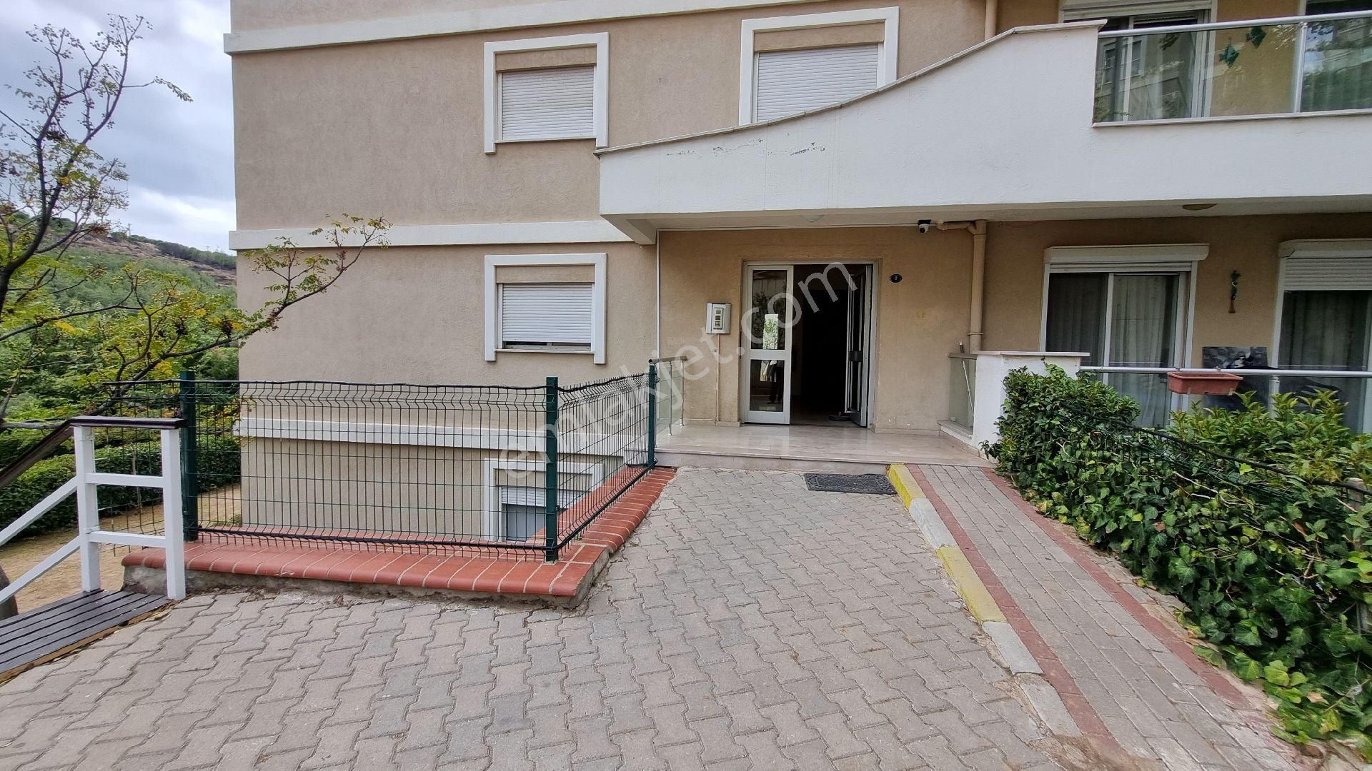 Bayraklı Körfez Mah. Havuzlu Sitede Ara Kat Kiralık 3+1 Daire - Görsel 9