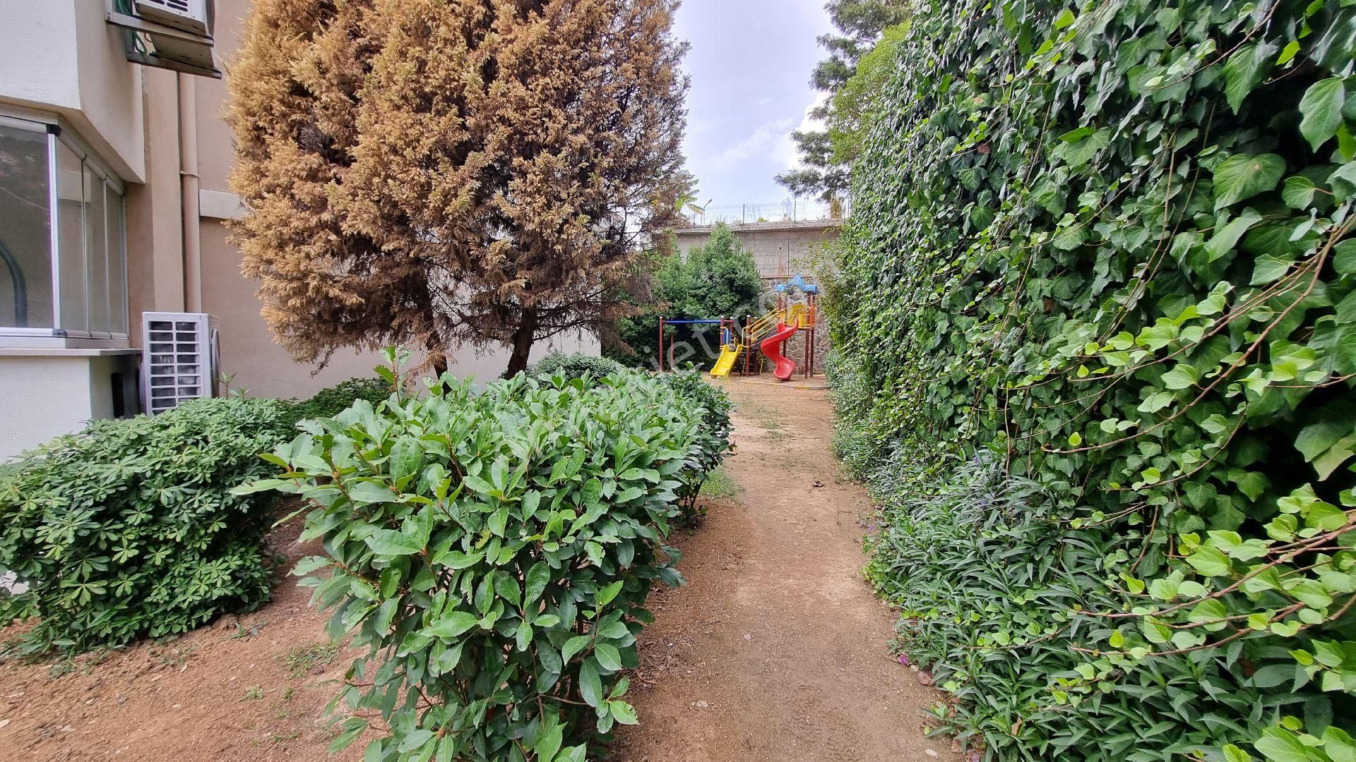 Bayraklı Körfez Mah. Havuzlu Sitede Ara Kat Kiralık 3+1 Daire - Görsel 3