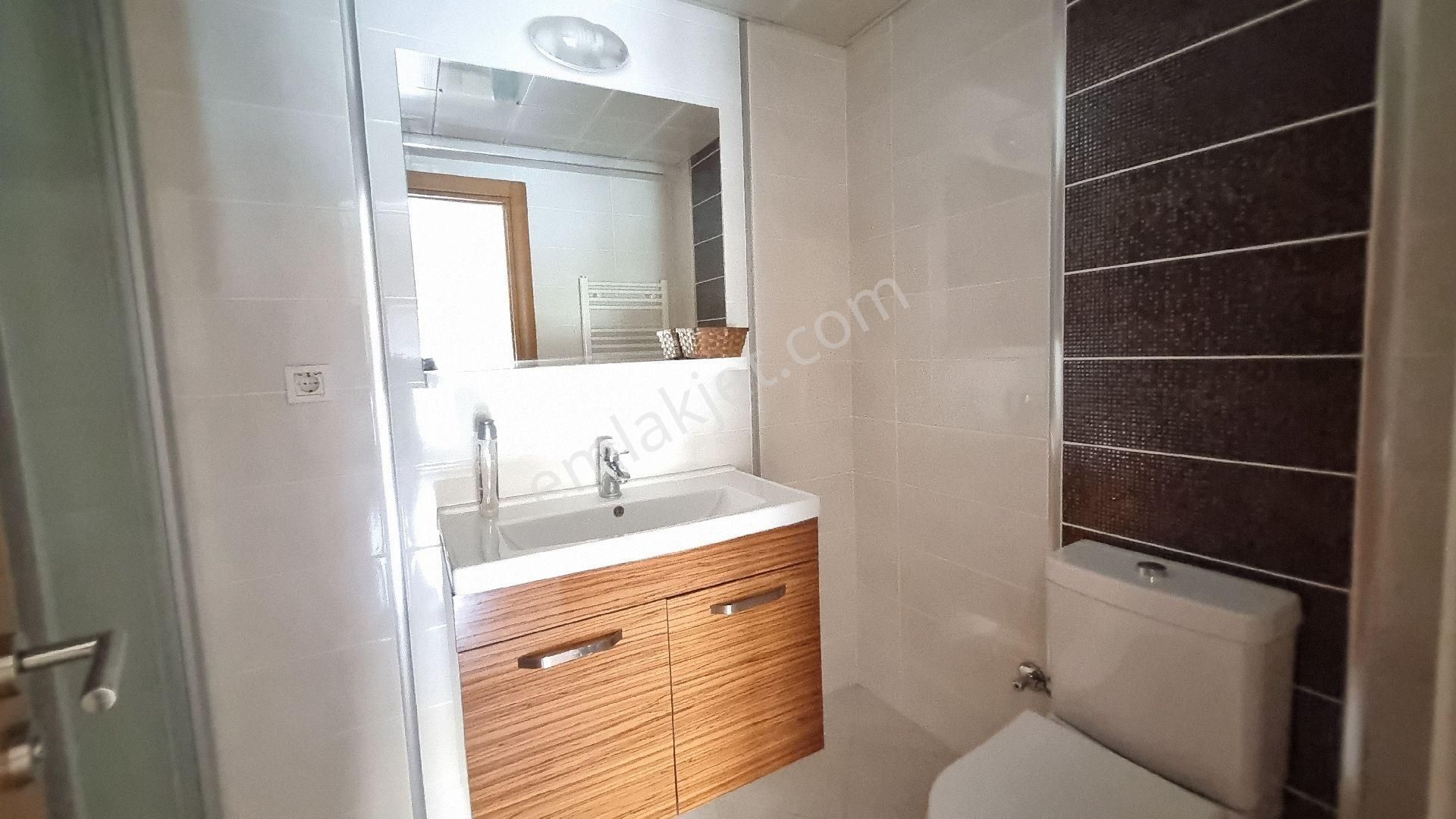 Bayraklı Körfez Mah. Havuzlu Sitede Ara Kat Kiralık 3+1 Daire - Görsel 26