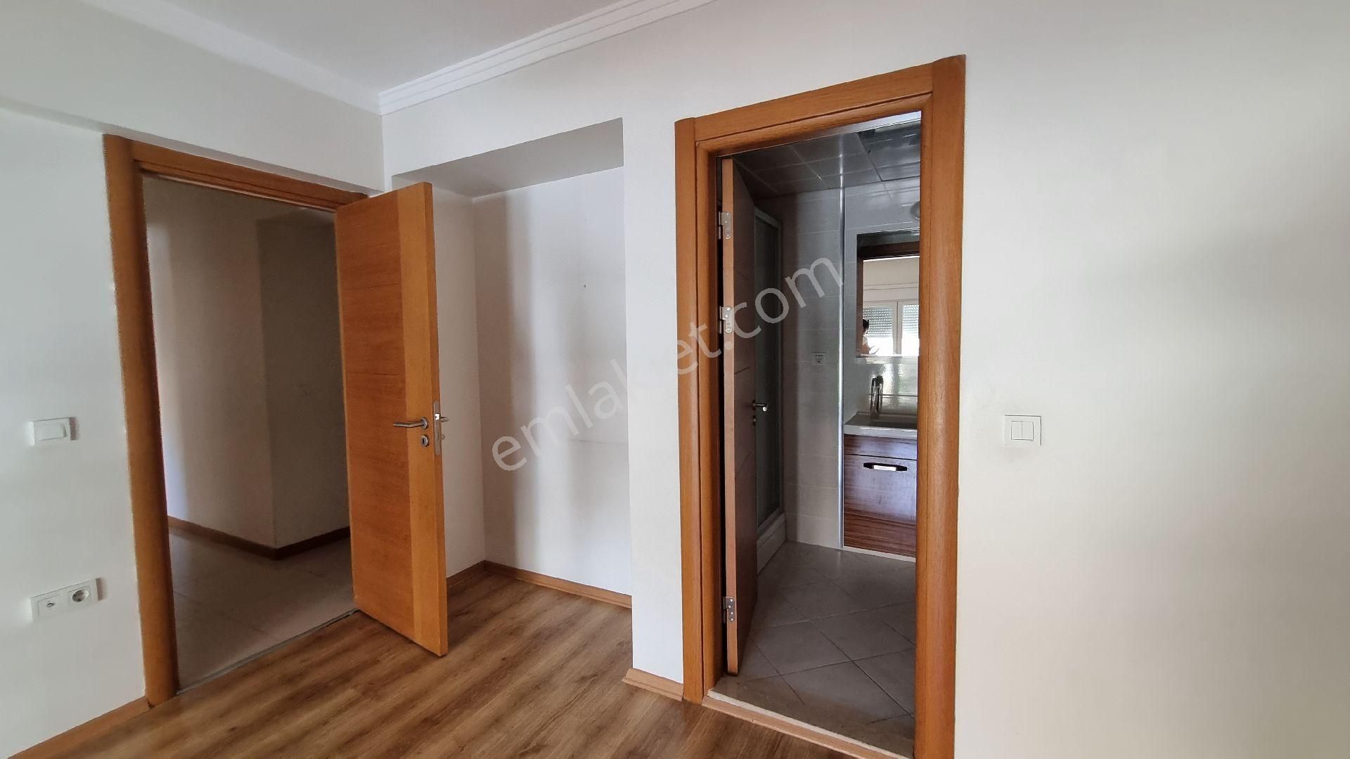 Bayraklı Körfez Mah. Havuzlu Sitede Ara Kat Kiralık 3+1 Daire - Görsel 25