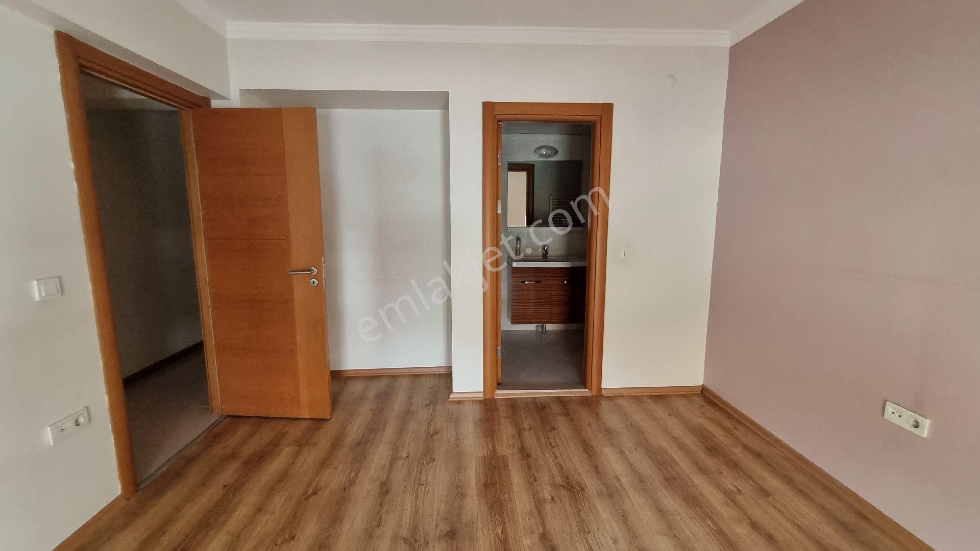 Bayraklı Körfez Mah. Havuzlu Sitede Ara Kat Kiralık 3+1 Daire - Görsel 24