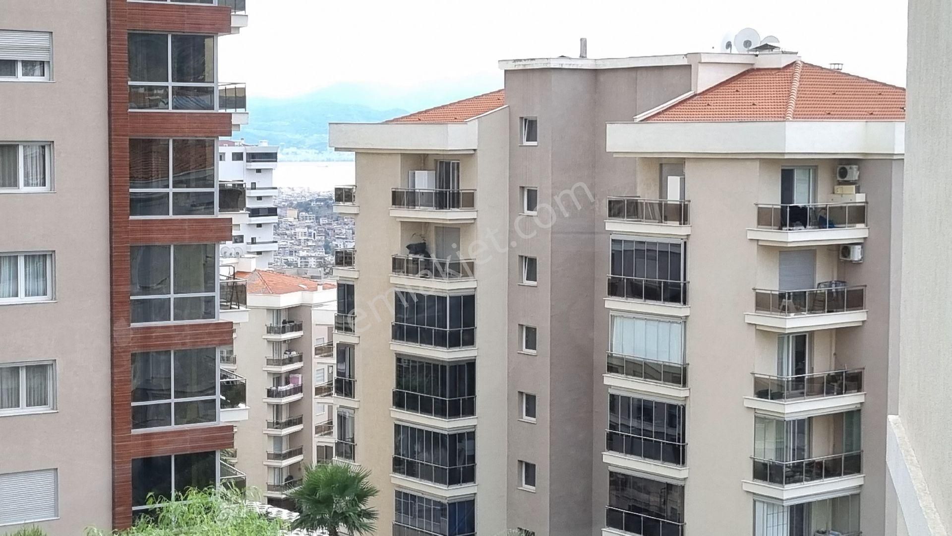 Bayraklı Körfez Mah. Havuzlu Sitede Ara Kat Kiralık 3+1 Daire - Görsel 16