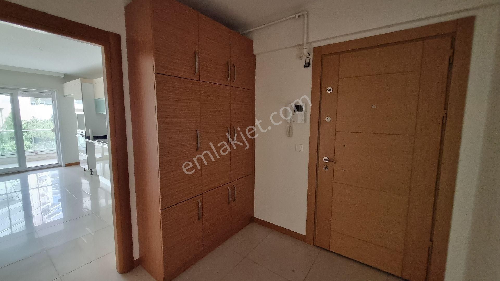 Bayraklı Körfez Mah. Havuzlu Sitede Ara Kat Kiralık 3+1 Daire - Görsel 10