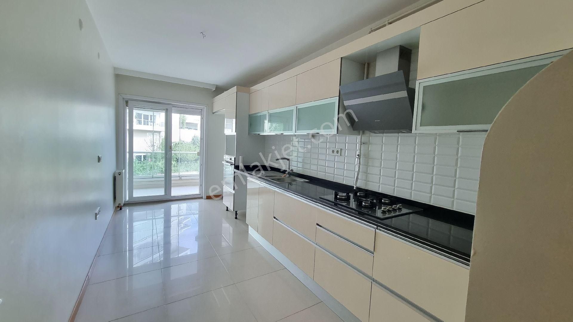 Bayraklı Körfez Mah. Havuzlu Sitede Ara Kat Kiralık 3+1 Daire - Görsel 12