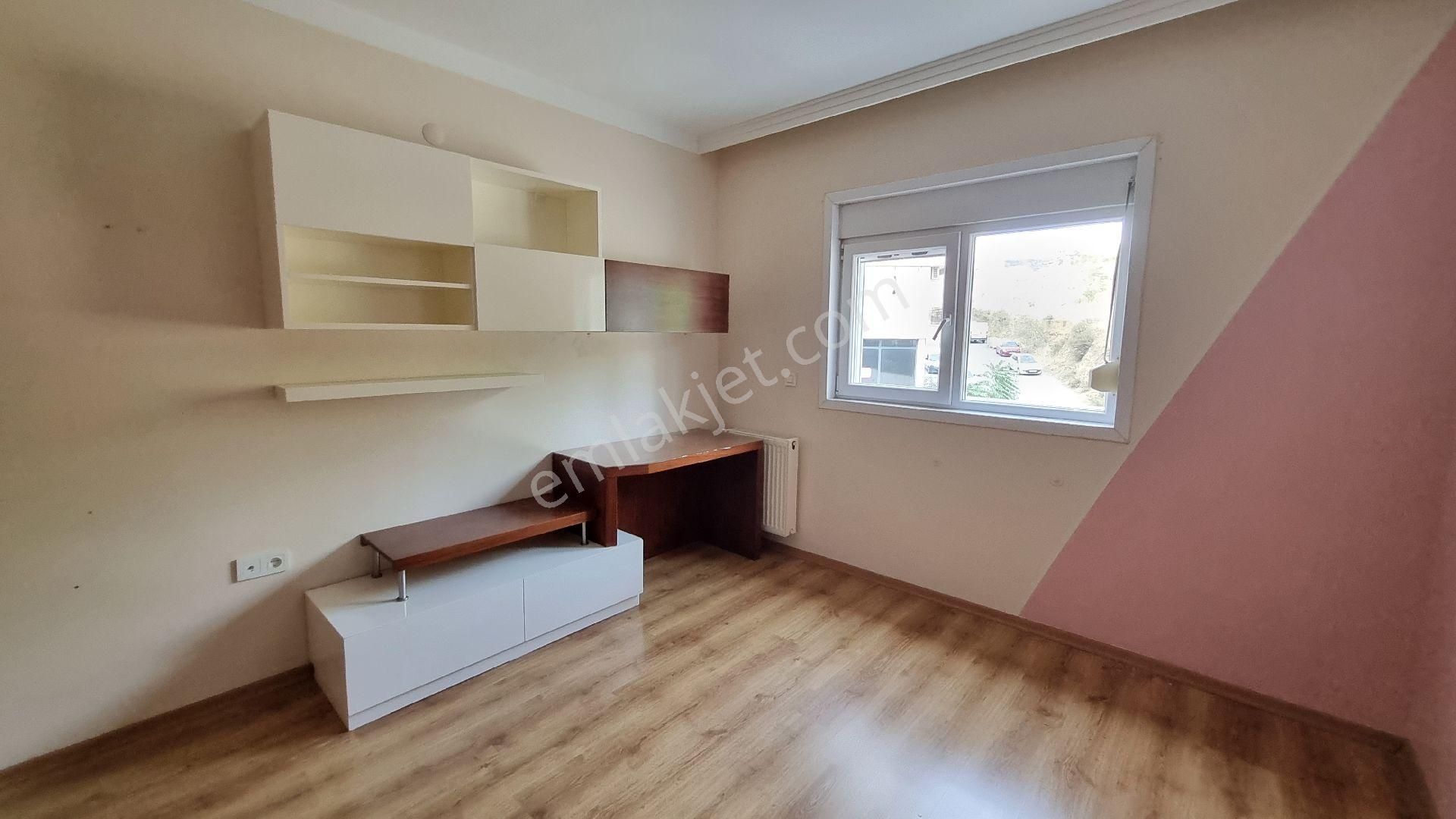 Bayraklı Körfez Mah. Havuzlu Sitede Ara Kat Kiralık 3+1 Daire - Görsel 33