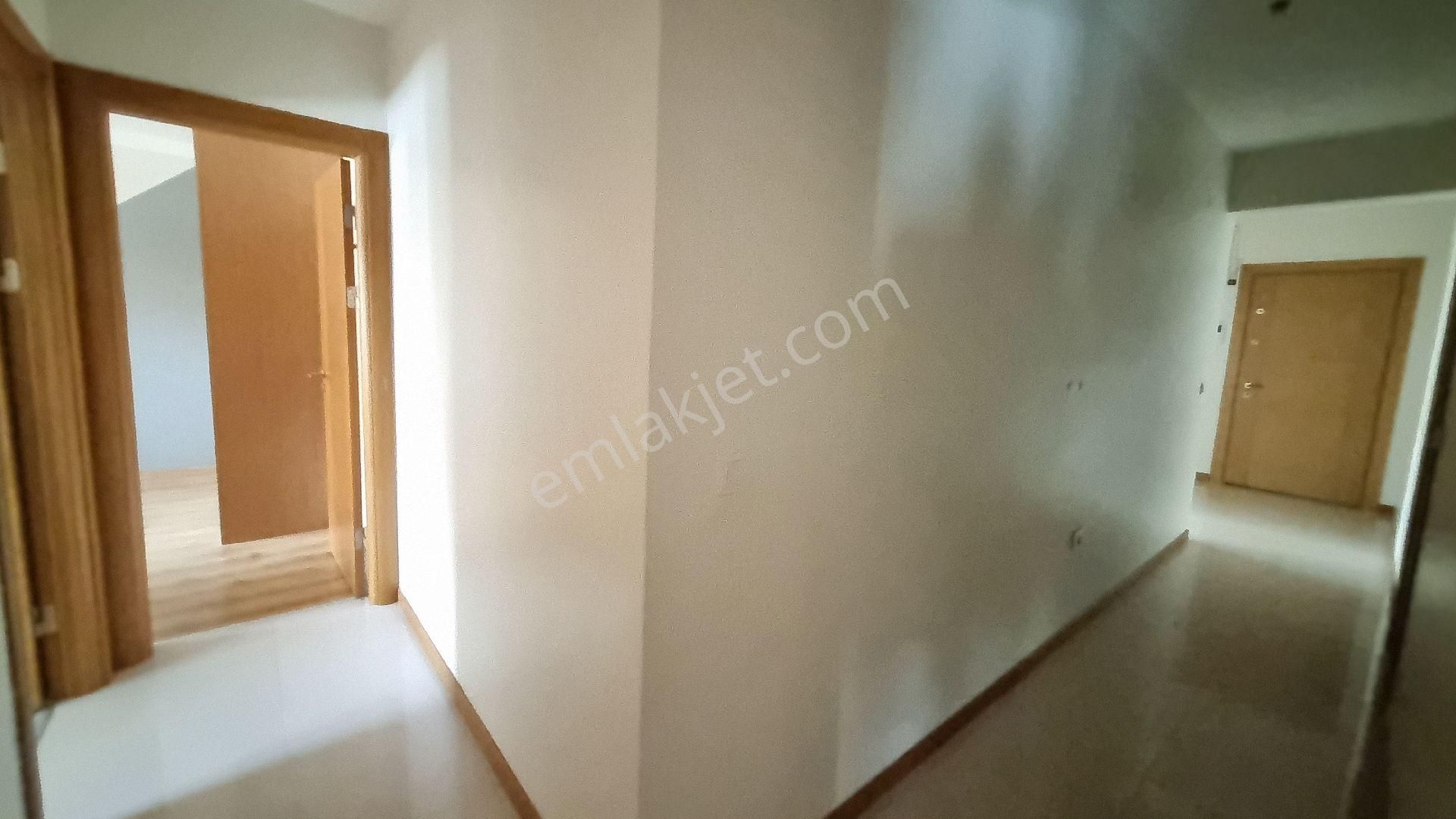 Bayraklı Körfez Mah. Havuzlu Sitede Ara Kat Kiralık 3+1 Daire - Görsel 29