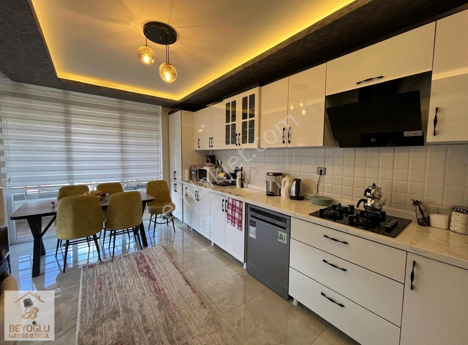 Beyoğlu'ndan Lüx Sitede K.otoparklı T.balkonlu 11.kat Manzaralı - Görsel 3