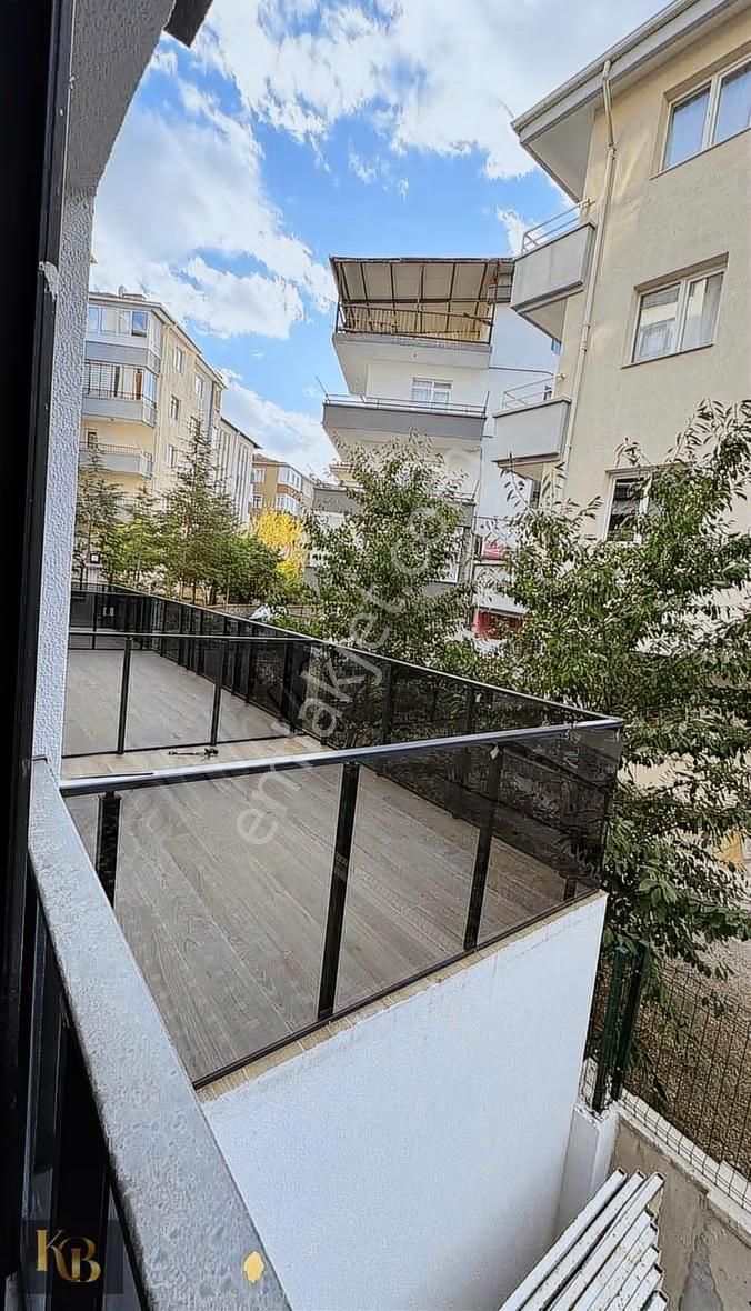 Merkezi Konumda Geniş Balkonlu İskanlı 1+1 - Görsel 14