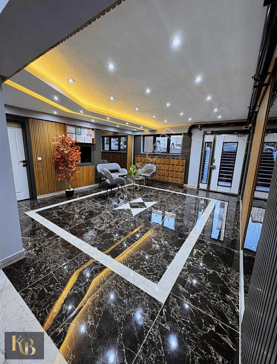 Merkezi Konumda Geniş Balkonlu İskanlı 1+1 - Görsel 11