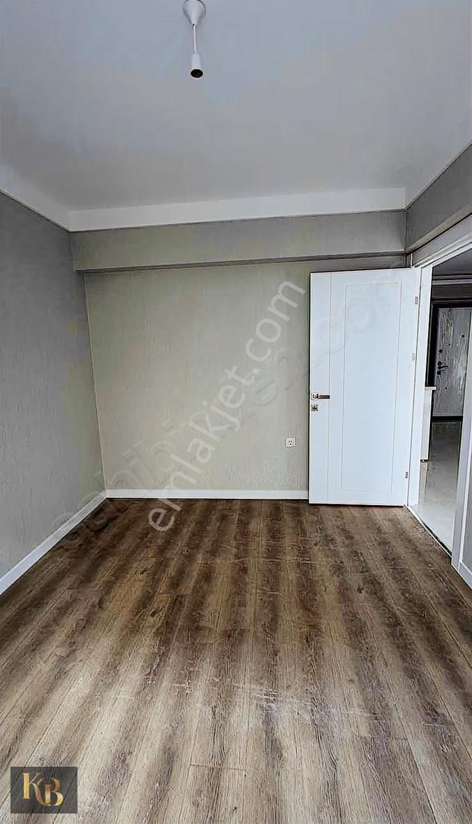 Merkezi Konumda Geniş Balkonlu İskanlı 1+1 - Görsel 7