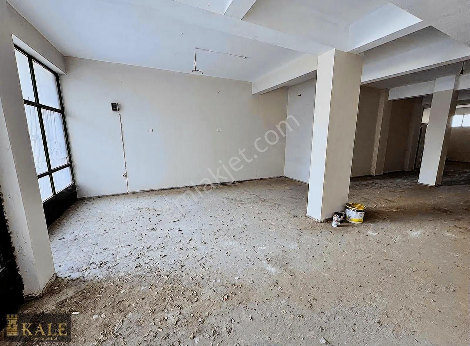 Kale'den Çarşı İçi Merkezi Konumda Satılık Geniş Dükkan - Görsel 5