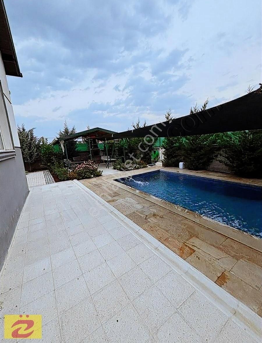 Karahüyük'de Havuzlu Villa Ve Arsası - Görsel 23