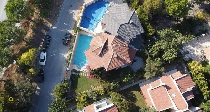 Çeşme Ilıca Da Satılık Havuzlu Villa