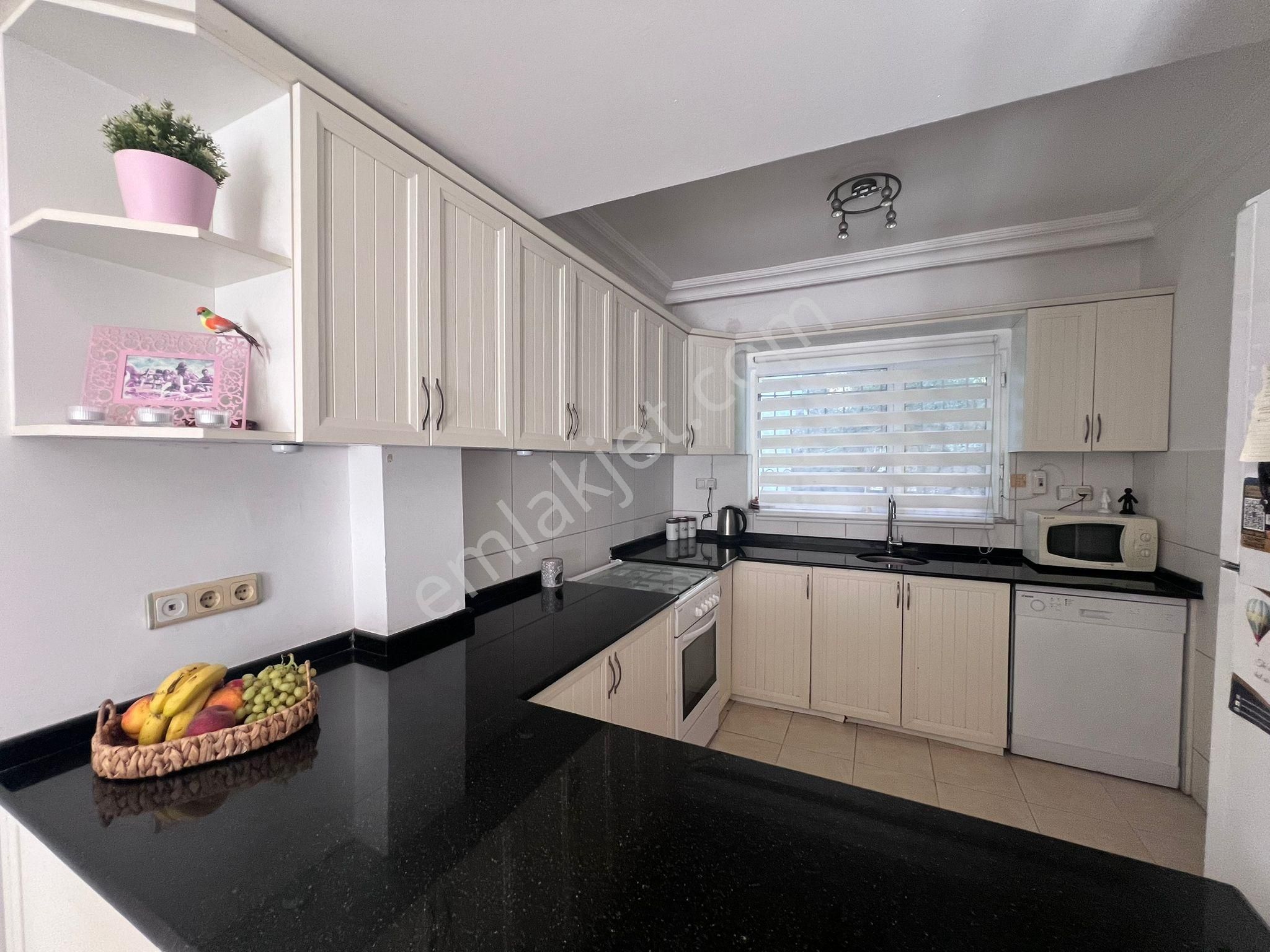 Antalya Kadriye'de Site İçi Satılık 4+1 Eşyalı Villa - Görsel 12