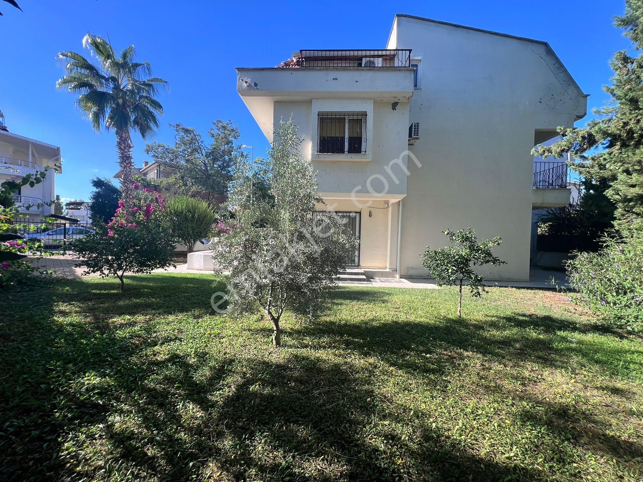 Antalya Kadriye'de Site İçi Satılık 4+1 Eşyalı Villa - Görsel 8