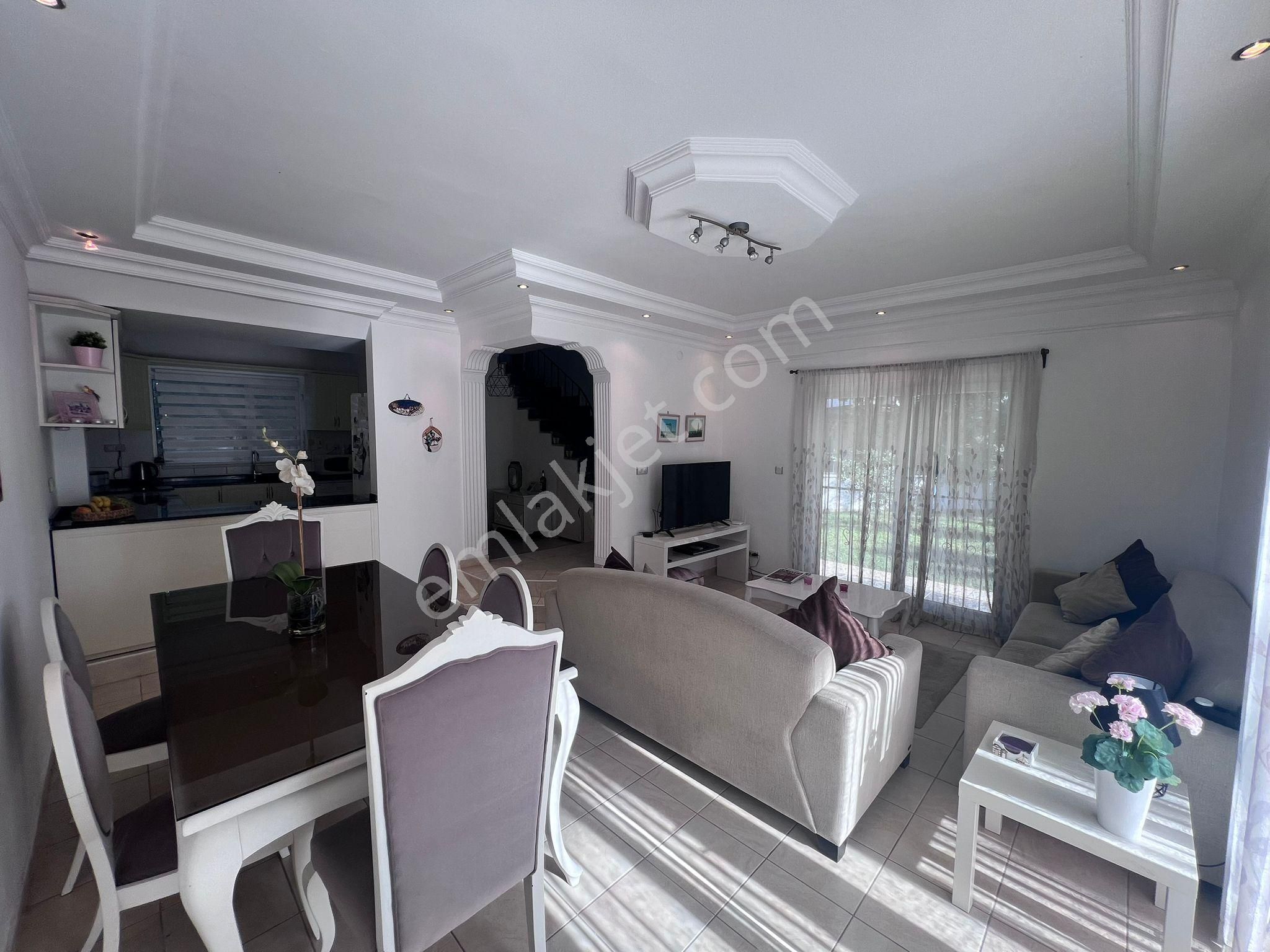 Antalya Kadriye'de Site İçi Satılık 4+1 Eşyalı Villa - Görsel 9