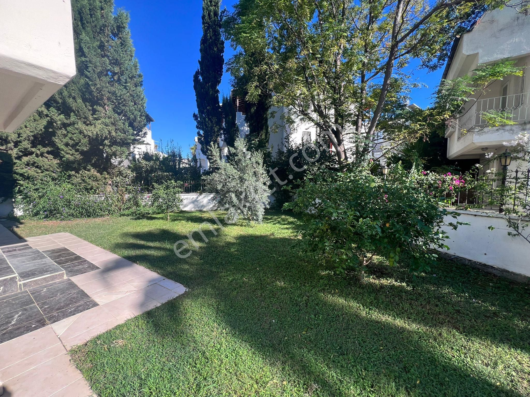 Antalya Kadriye'de Site İçi Satılık 4+1 Eşyalı Villa - Görsel 6