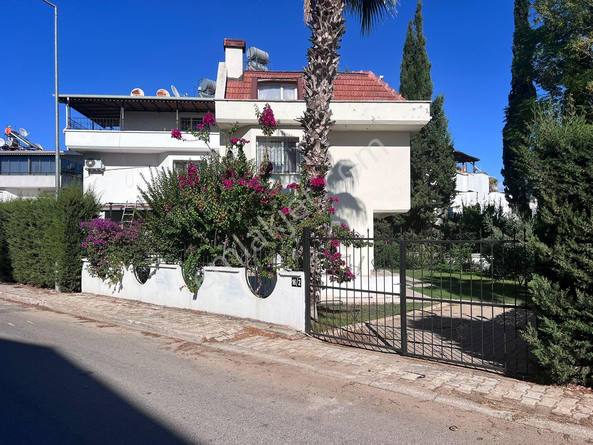 Antalya Kadriye'de Site İçi Satılık 4+1 Eşyalı Villa - Görsel 4
