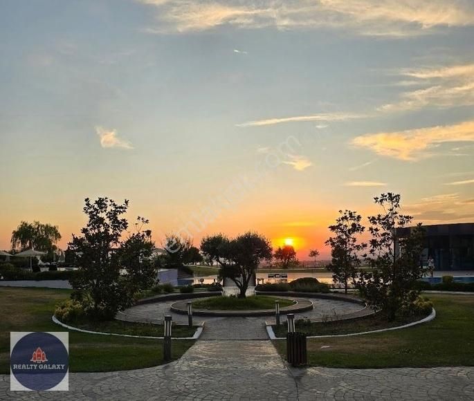 Demir Lavıda'da Göl Ve Havuz Manzaralı Satılık 2+1 Daire - Görsel 6