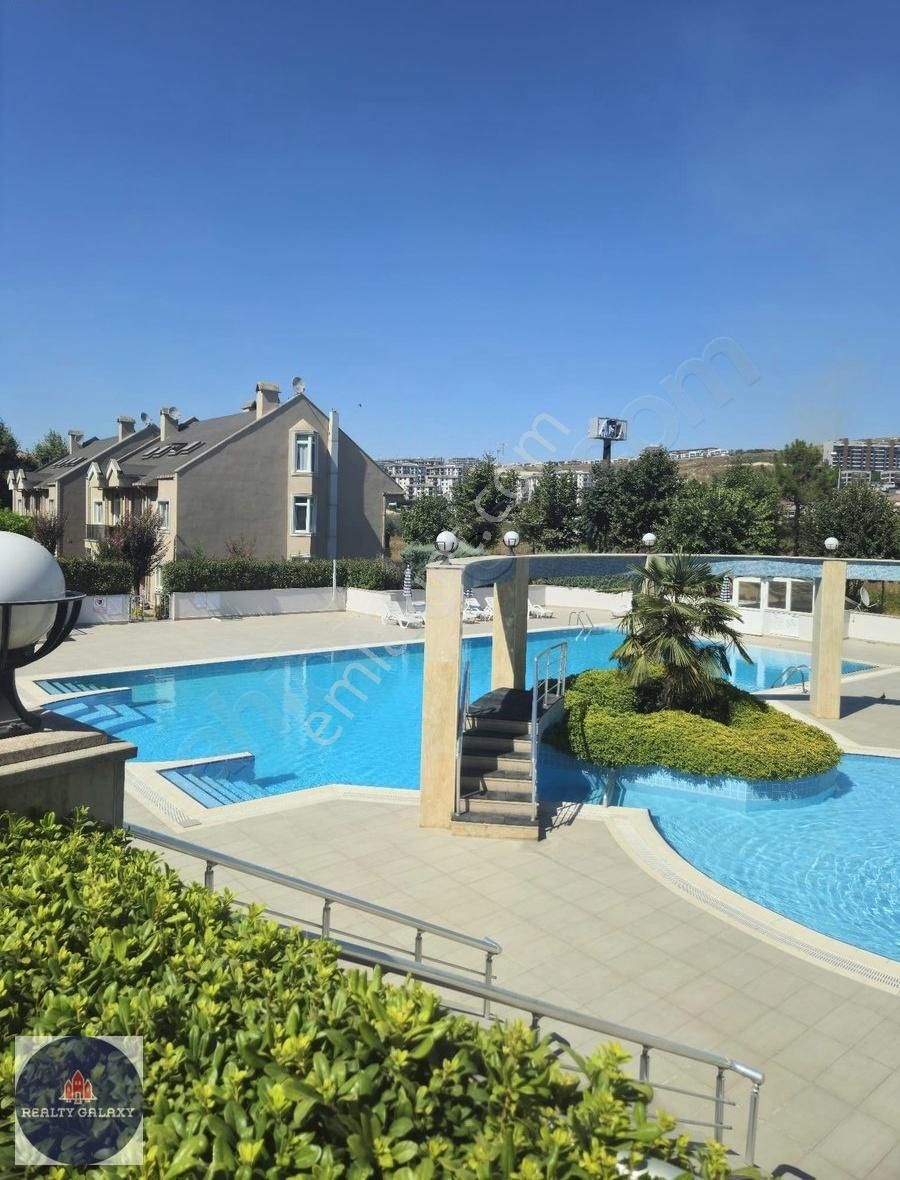 Acil Satılık! Bahçeşehir Vadipark Evleri'nde 6+2 Eşyalı Villa