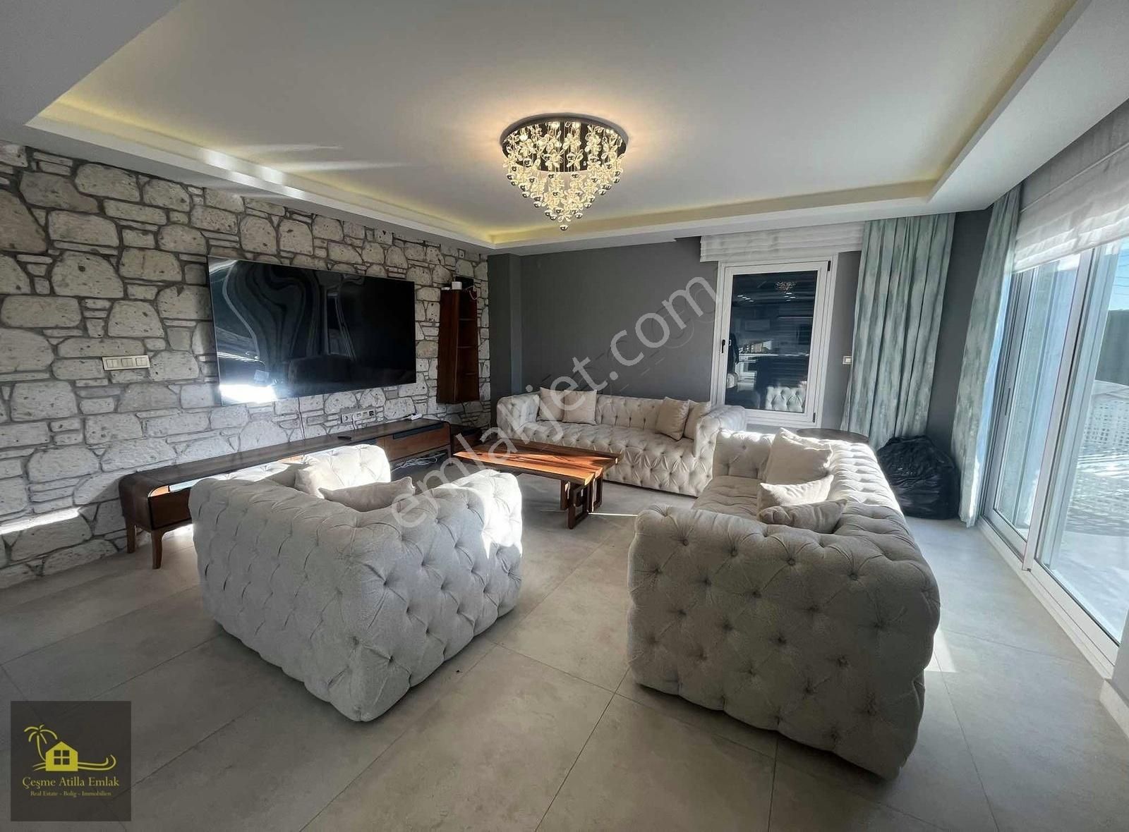 Çeşme'de Satılık Tam Müstakil 4+1 420 M2 Arsa Paylı - Görsel 3