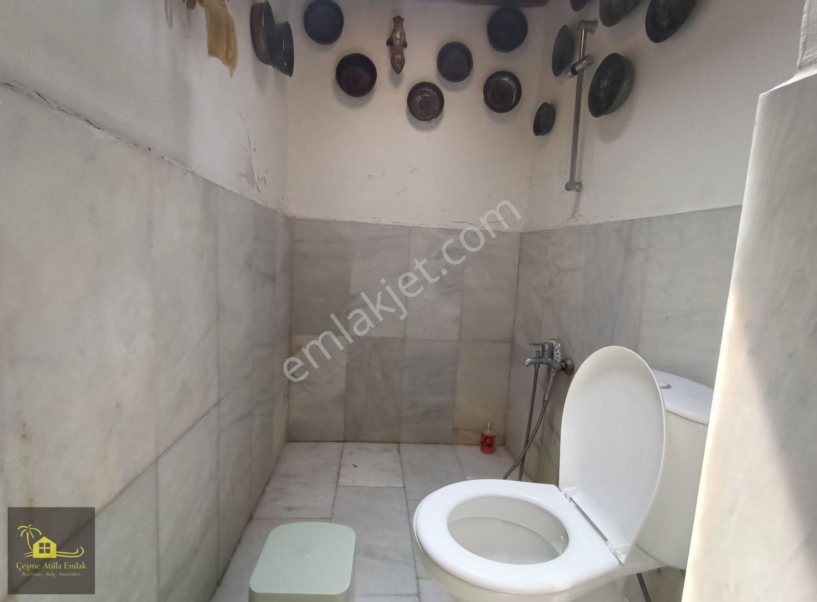 Çeşme Merkez'de Butik Otel Olmaya Müsait Eski Taş Rum Evi - Görsel 24