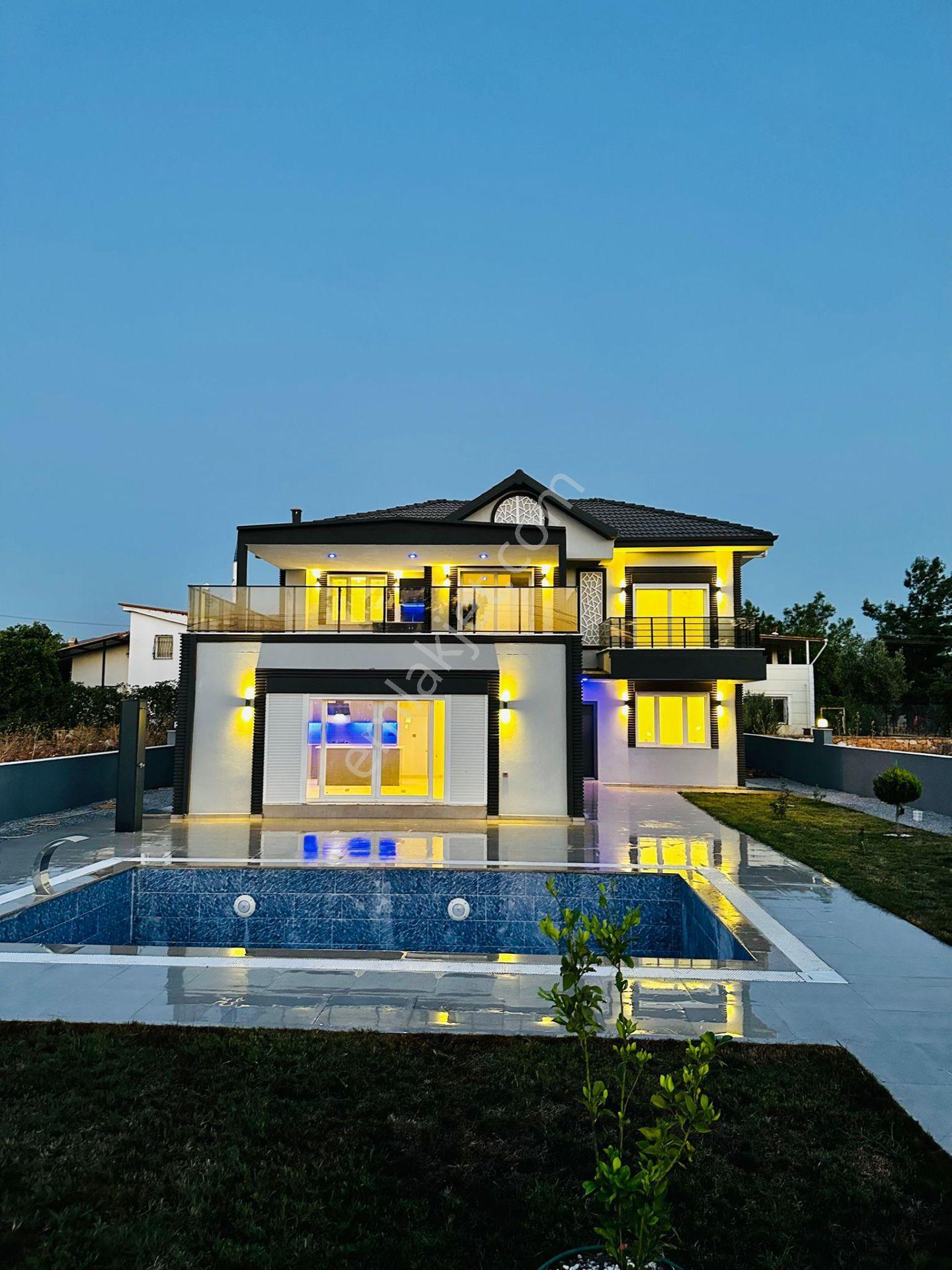 Didim Yeşiltepede Merkezi Konumda 700 M2 Arsa İçinde 4+1 Lüks Villa - Görsel 12