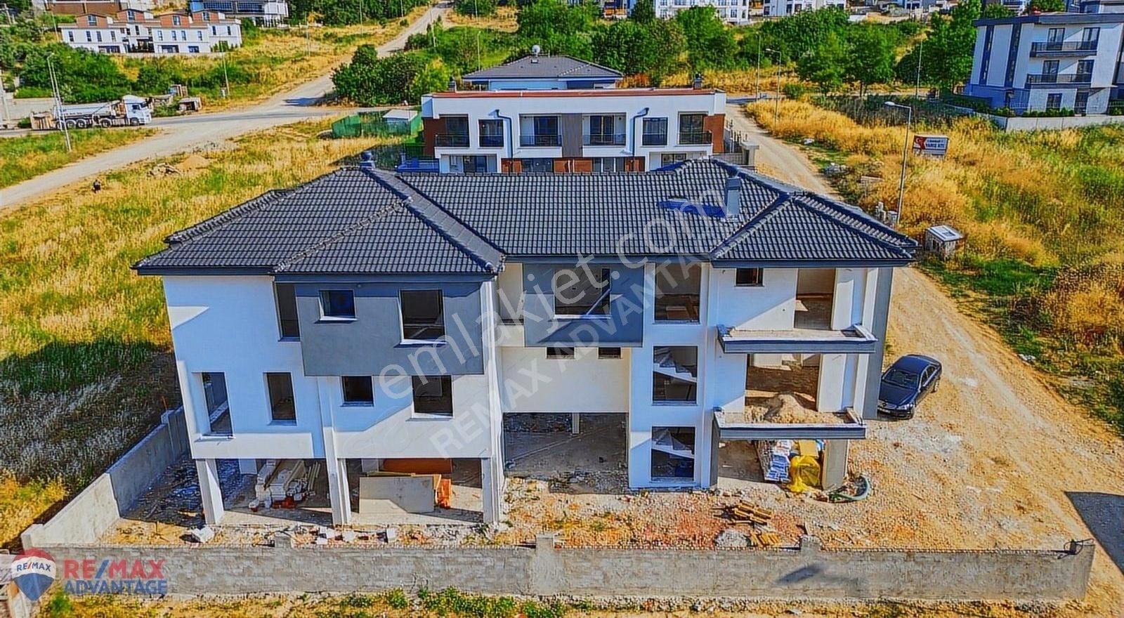 Remax Advantage'dan Kayapa'da Bağımsız Girişli İkiz Villa