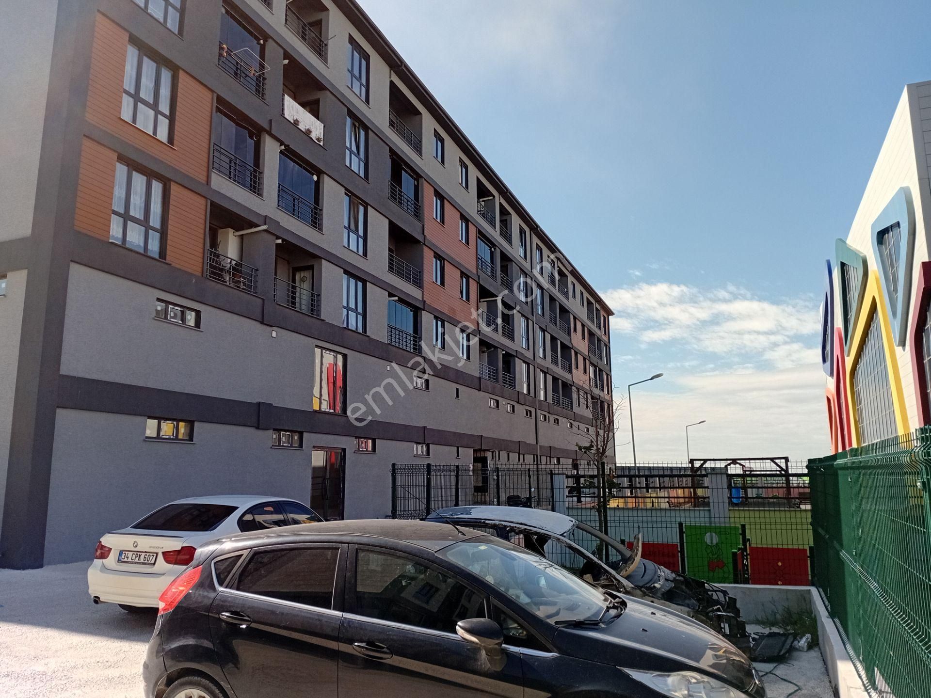 Kapaklı Organize Emlak'tan İsmetpaş Mh. Aylan Sk. No 2'de 1+1 Kiralık Daire