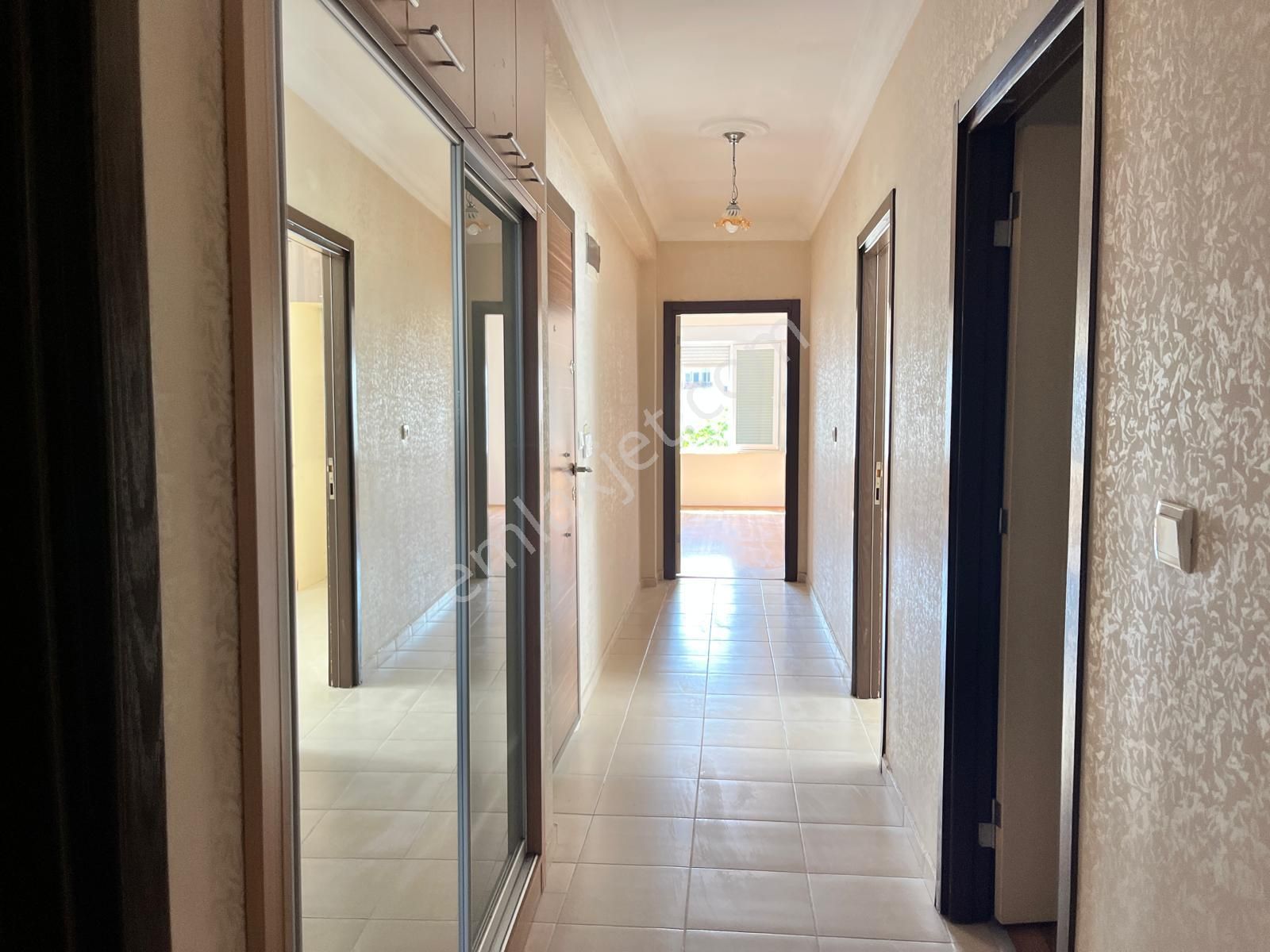 Asansörlü Ayrı Mutfaklı Doğalgaz Kapıda 3 Balkon 2 Wc