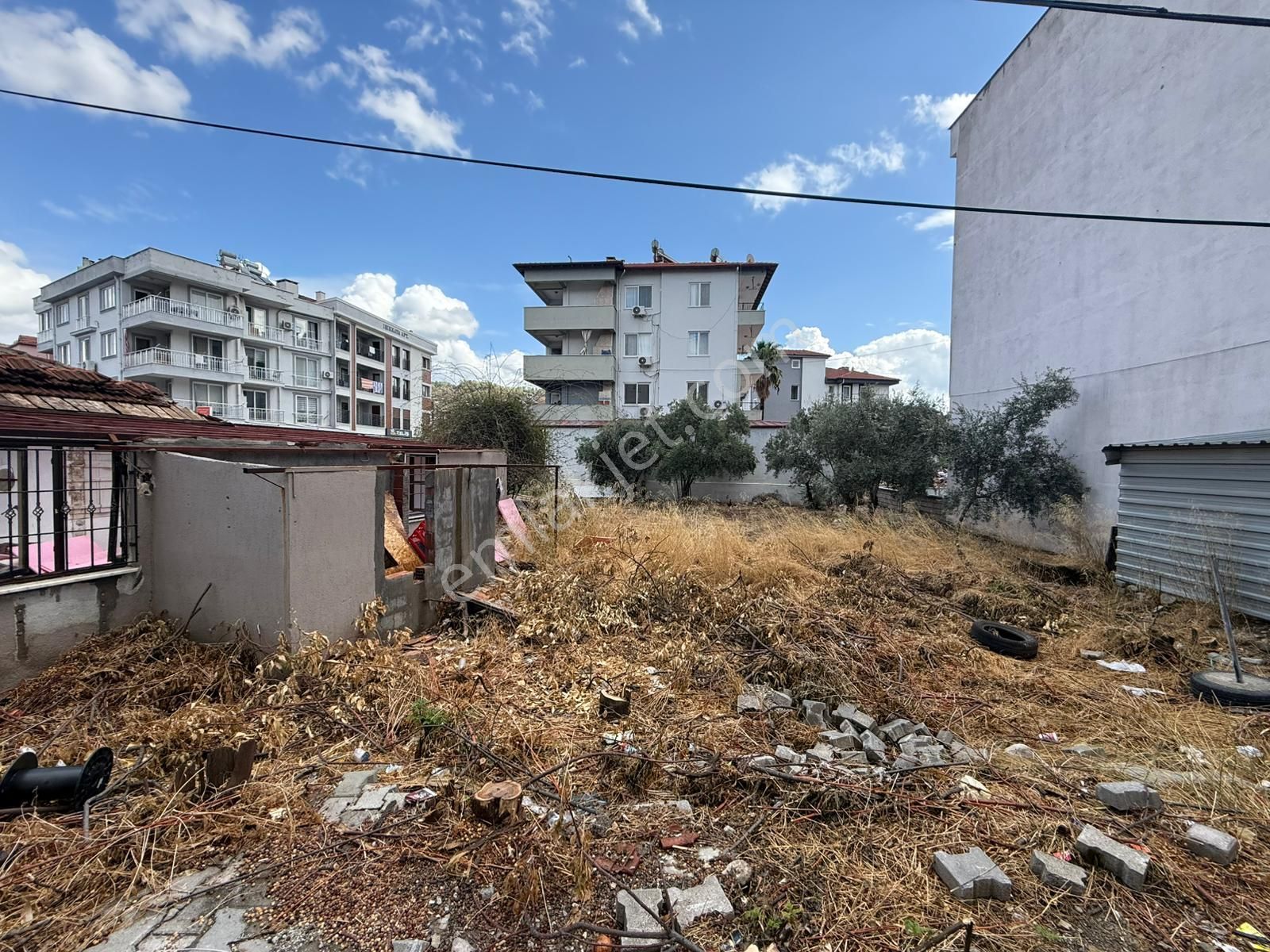Ortacada Süper Konumda 252 M2 Dükkan + 3 Kat İmarlı Arsa Satılık.