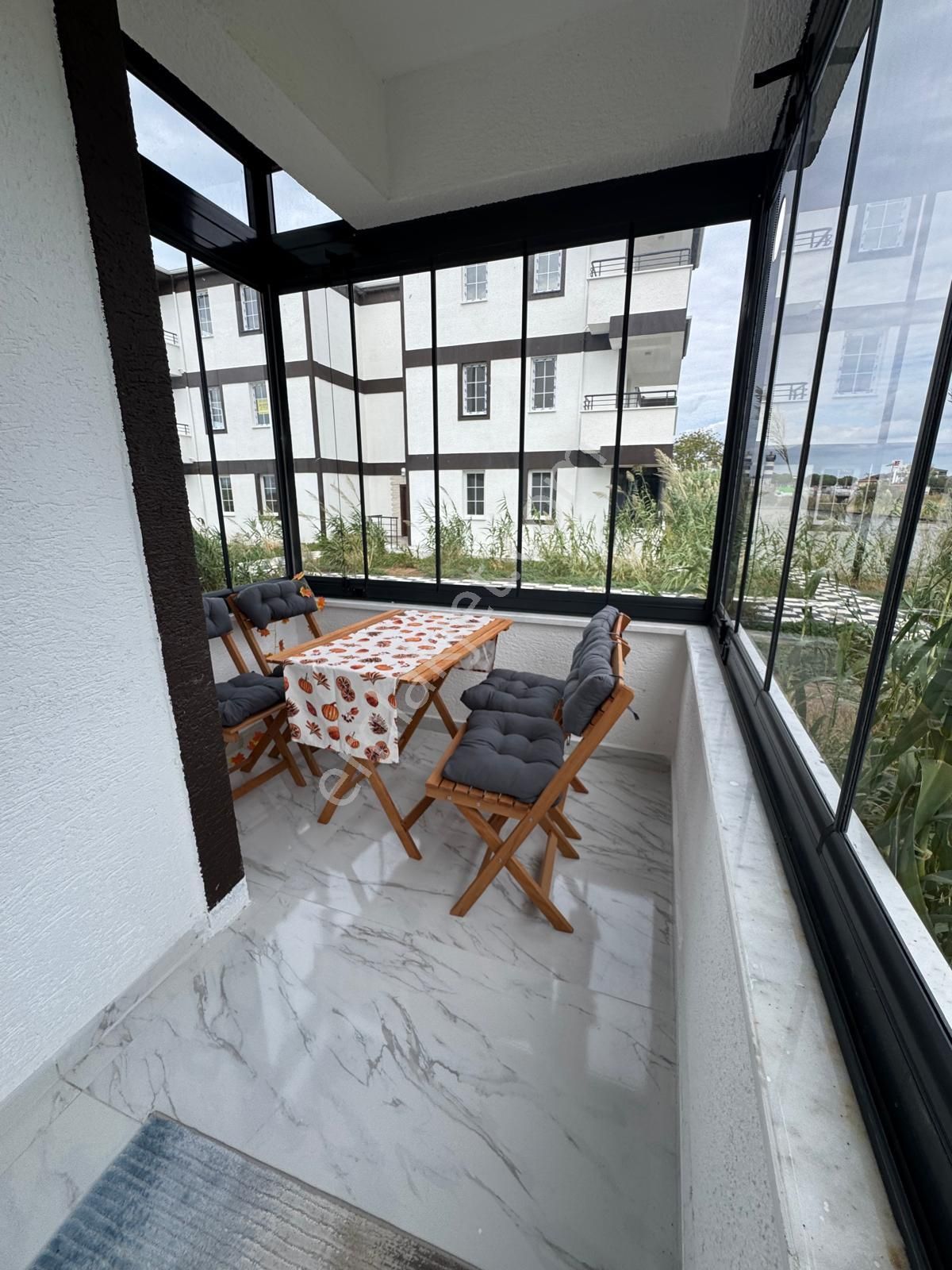 Gömeç Yaya Mahallesinde Kiralık Eşyalı Kapalı Mutfak 1+1 Daire - Görsel 17