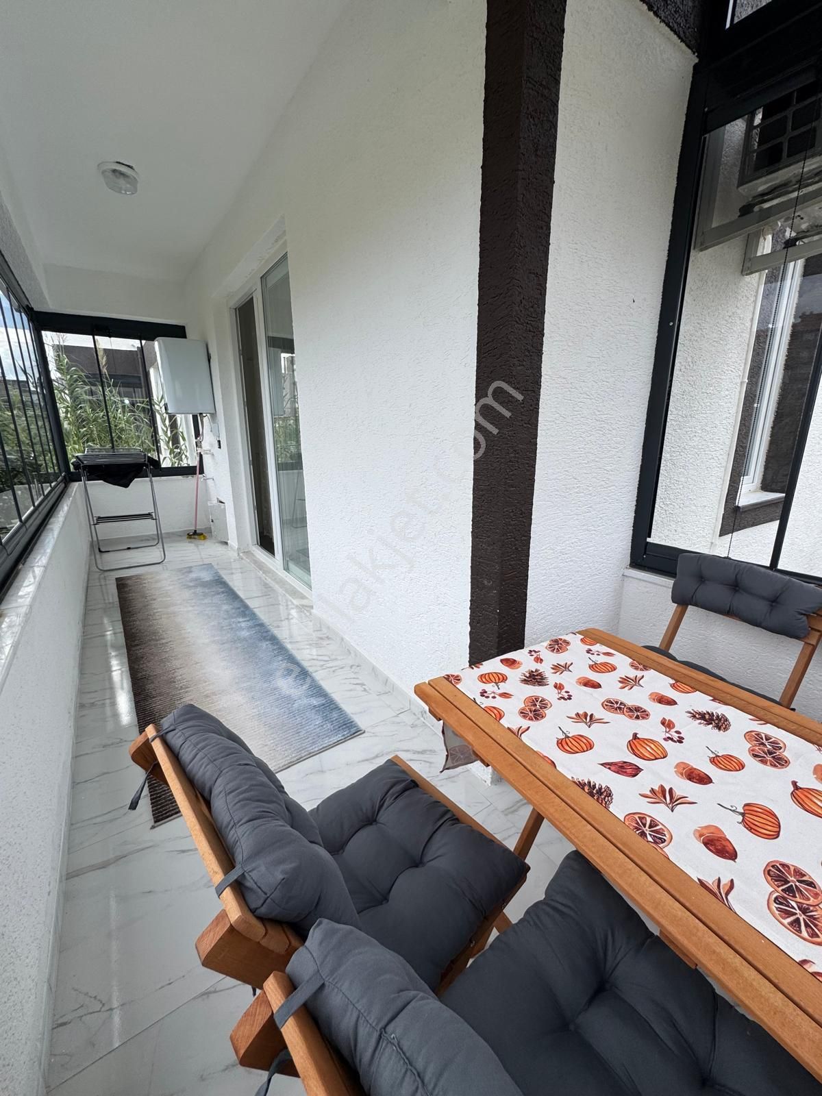 Gömeç Yaya Mahallesinde Kiralık Eşyalı Kapalı Mutfak 1+1 Daire - Görsel 18