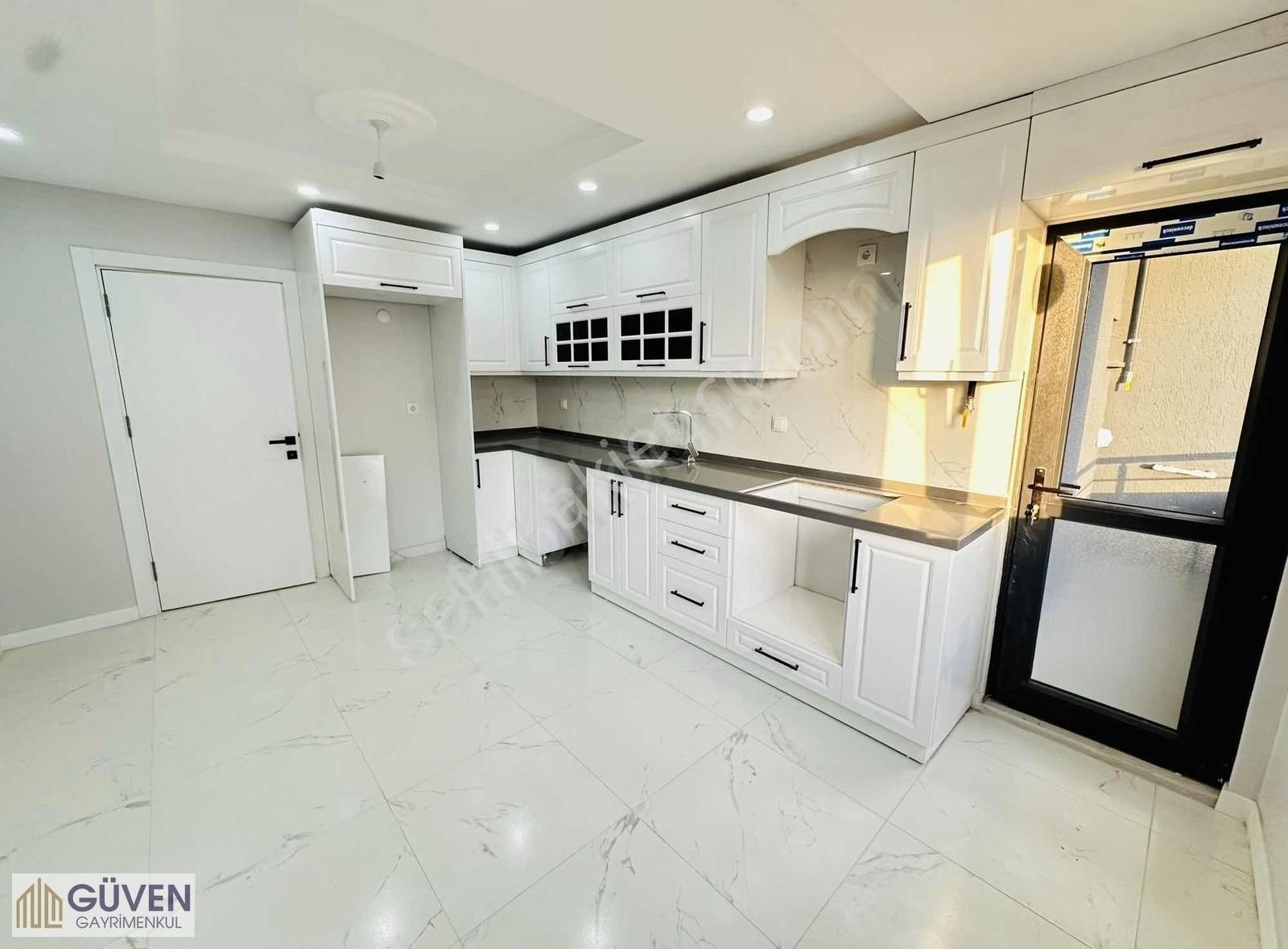 Kültür Merkezi Dibinde 4+1 220m2 Asans Kap.oto Geniş Dublex